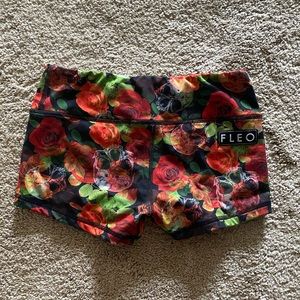 Fleo small
2.5" inseam
Mid rise